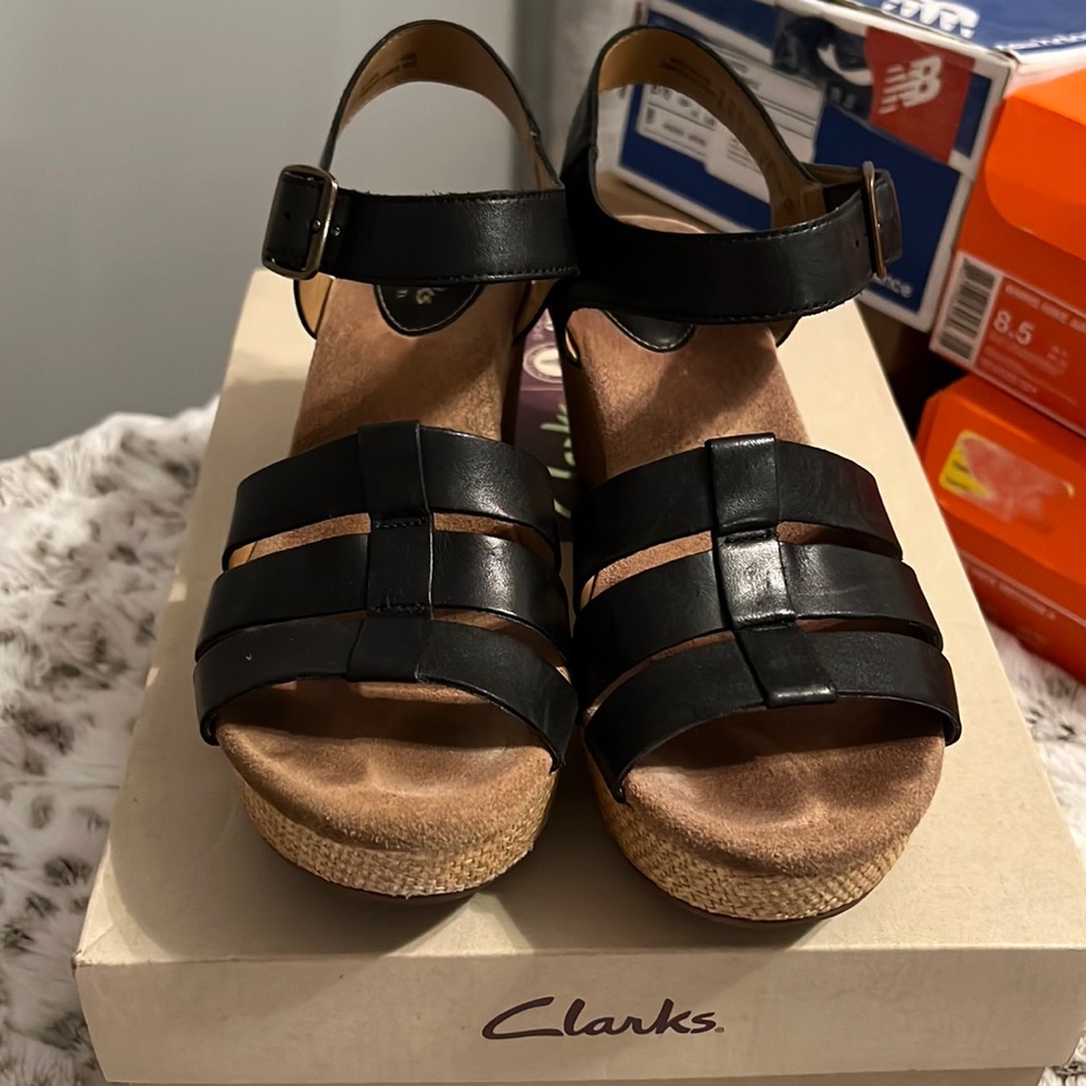 Clarks Caslynn Harp Wedges